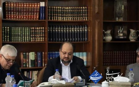 شریعتمداری: شفافیت و مقابله با فساد در دستور کار باشد