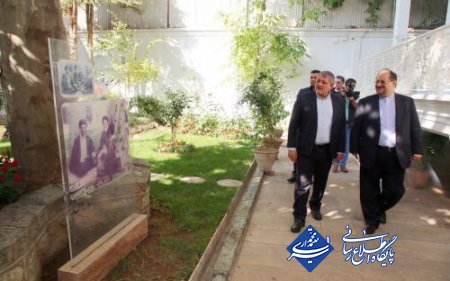 بازدید محمد شریعتمداری از موزه ی حضرت آیت الله هاشمی رفسنجانی