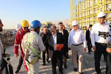 محمد شریعتمداری از ابر پروژه هرمز خلیج فارس بازدید کرد