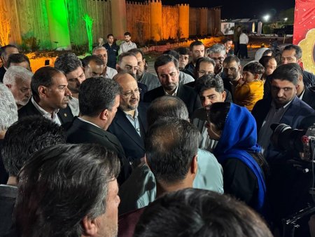 تاکید شریعتمداری بر توسعه زیرساخت‌های فرهنگی، رفاهی و ورزشی کارکنان صنعت پتروشیمی و خانواده‌های آنان